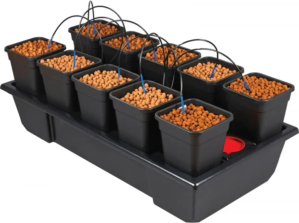 La mejor y Definitiva Guía del Sistema de Hidroponía Wilma Atami 4x11 Litros 4 Sistema Hidroponía Wilma de 10 macetas con capacidad de 6 litros cada uno y un déposito de Solución Nutritiva de 85 litros.